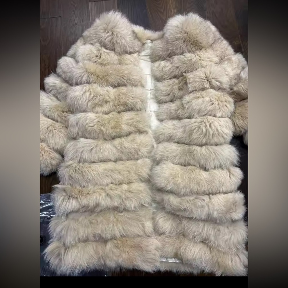 Luxurious Cream 💯 Fox Fur Coat THAT is CONVERTIBLE 🔥